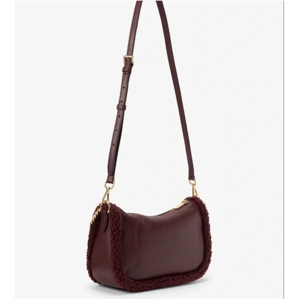 MICHAEL KORS CARMELA Medium
Leather Chain Crossbody Shearling - Picture 4 of 13